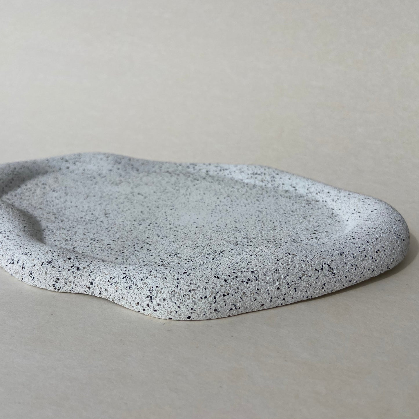 Cloud Tray Oval - Speckled Stone