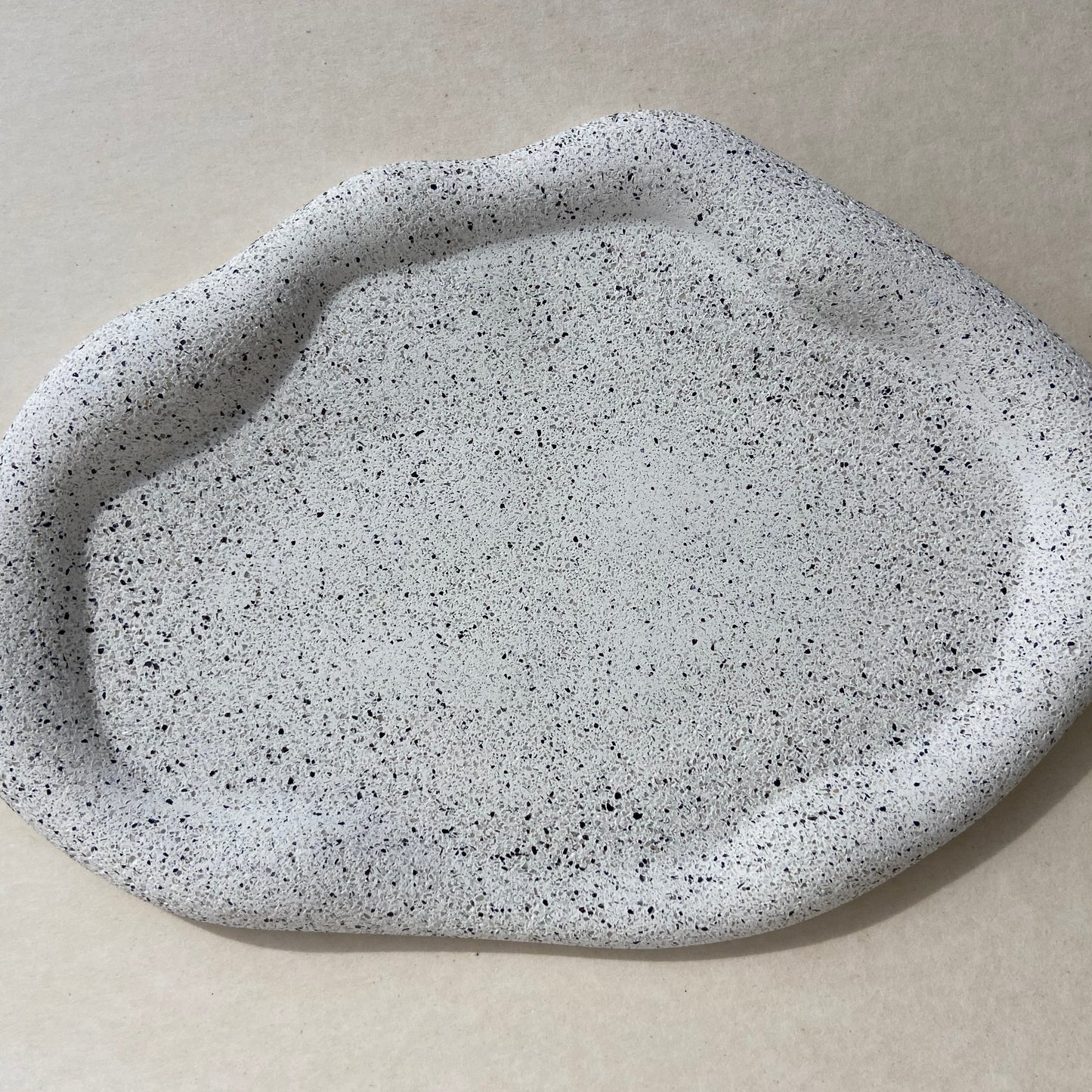 Cloud Tray Oval - Speckled Stone